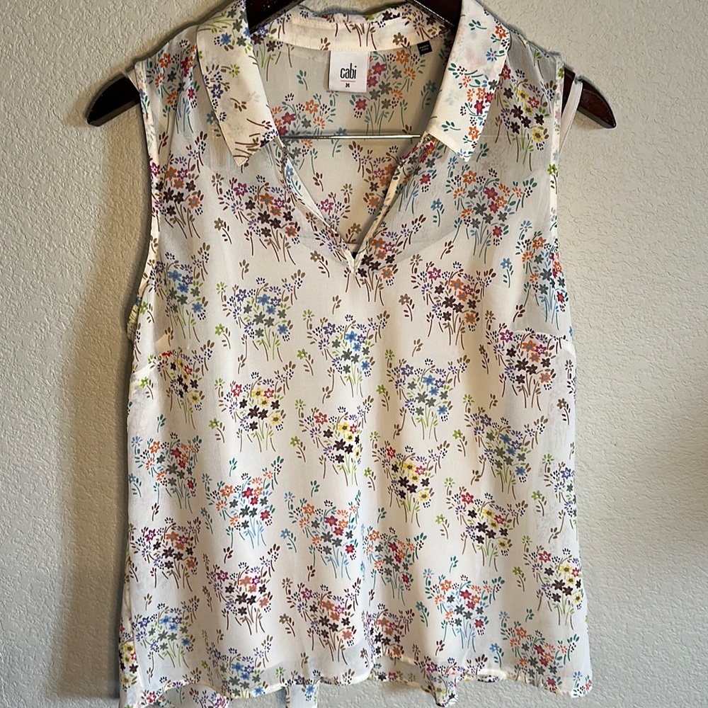 Cabi #5535 Essential floral, keyhole, sleeveless blouse